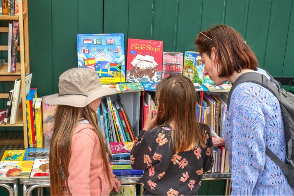 Bookstall_220418_7_Credit_Peter_Youn.jpg